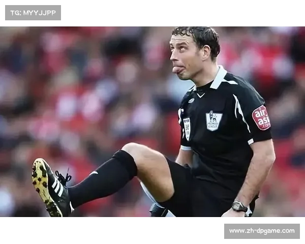 英裁判克拉滕伯格执法利物浦比赛遭争议判罚后被球迷威胁